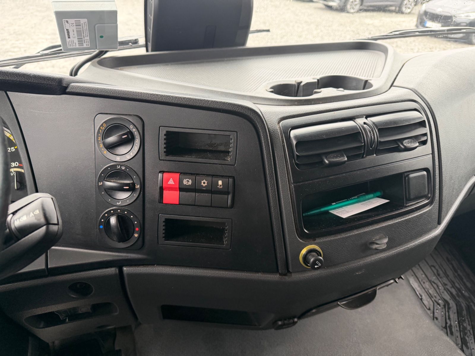 Fahrzeugabbildung Mercedes-Benz Atego 818 L Koffer LBW