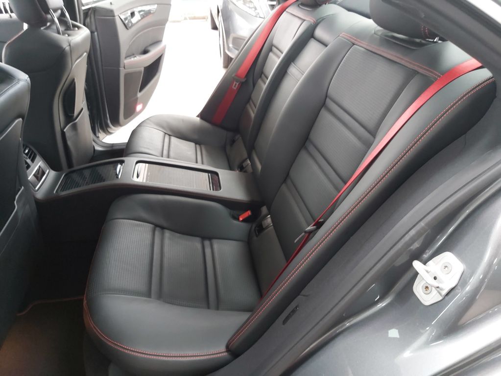 Mercedes-Benz CLS 500 Coupe 4M AMG MEMORY AIRM DISTR 116 T NP