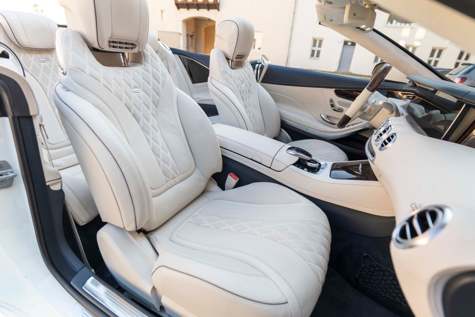 Fahrzeugabbildung Mercedes-Benz S 560 Cabriolet BURMESTER HUD 360° ACC LUFT TOTW