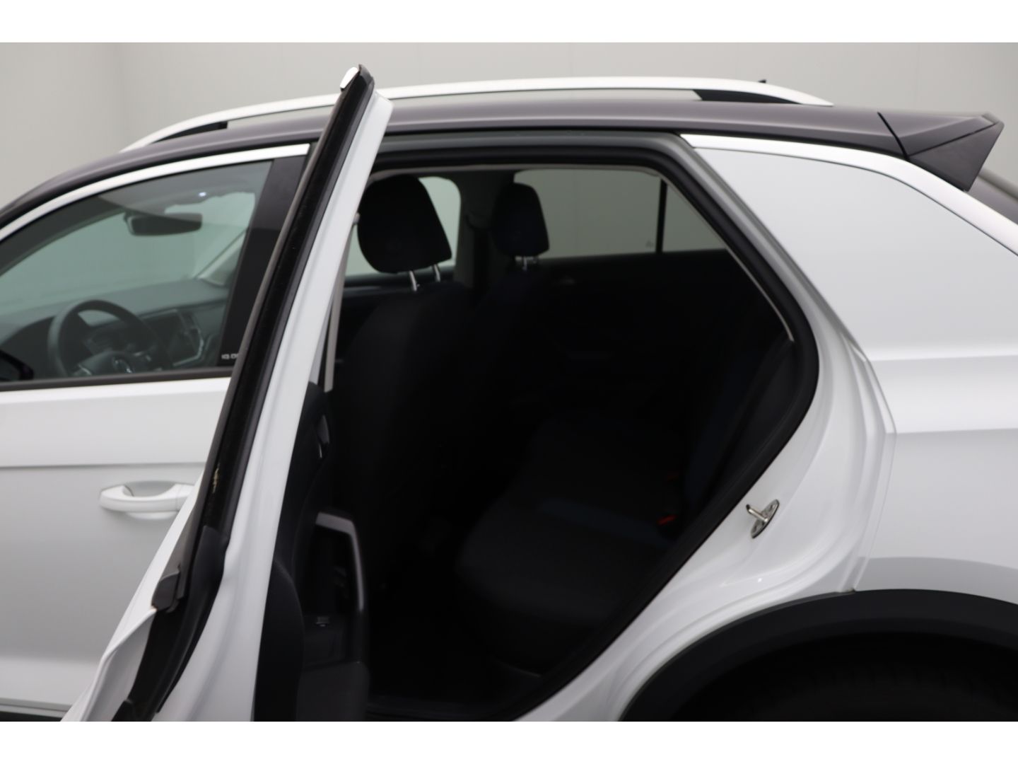 Fahrzeugabbildung Volkswagen T-Roc IQ.DRIVE AHK Kamera Digi Cockpit DAB