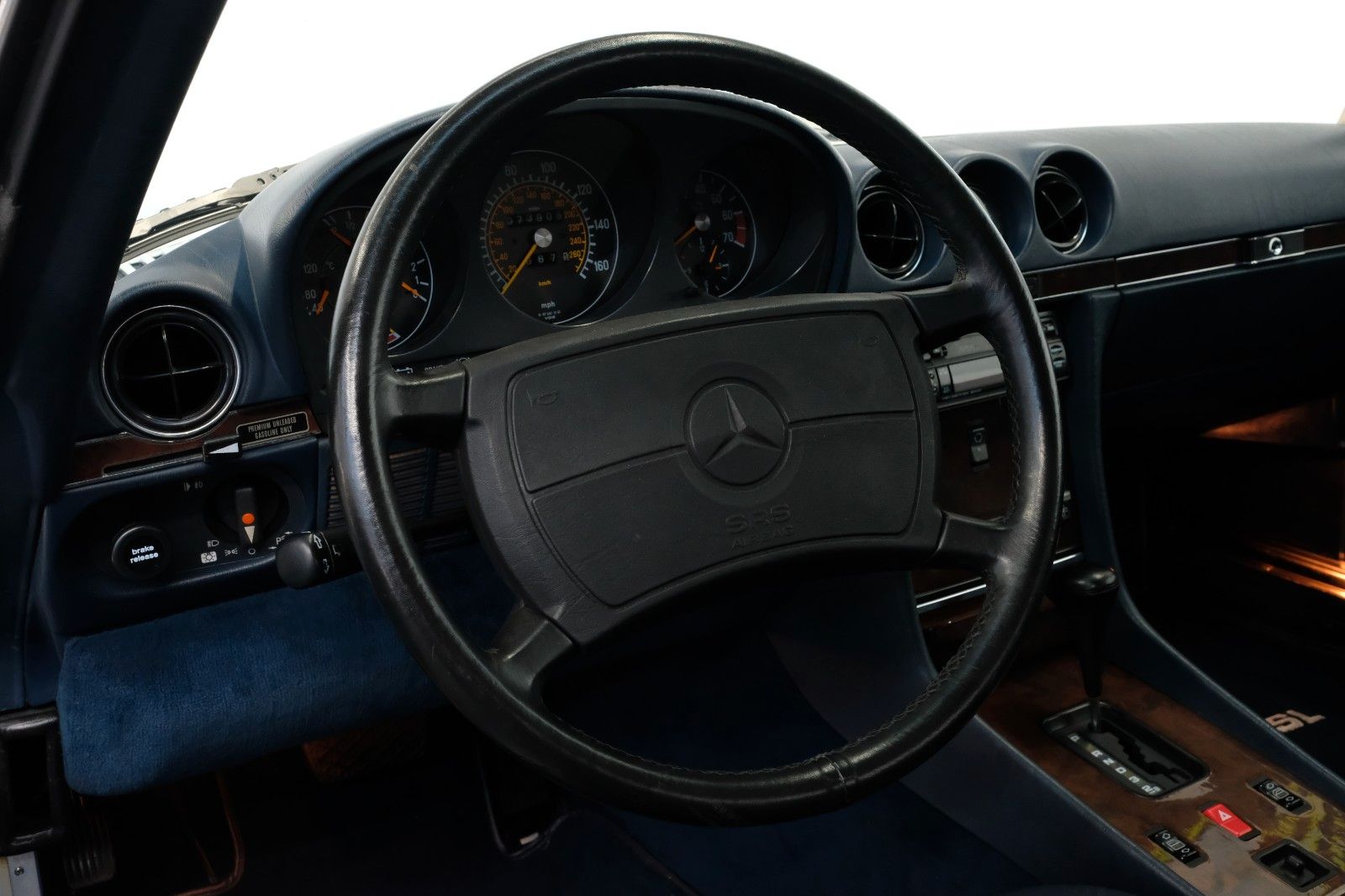 Fahrzeugabbildung Mercedes-Benz DB 560 SL /ORIGINAL/H-KENNZEICHEN/EDELHOLZ