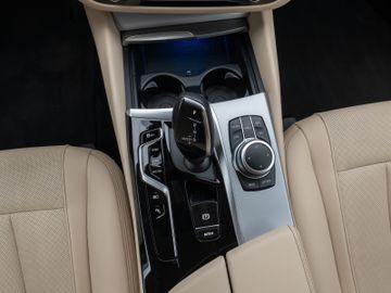 Fahrzeugabbildung BMW 530e xD Kamera Laser HUD DAB HiFi AHK ACC Komfor