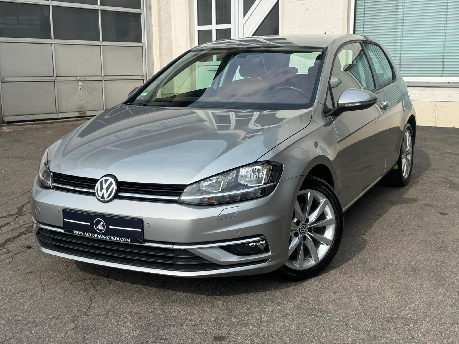 Volkswagen Golf VII Comfortl. ACC KAMERA AHK WINTERPKT NAVI