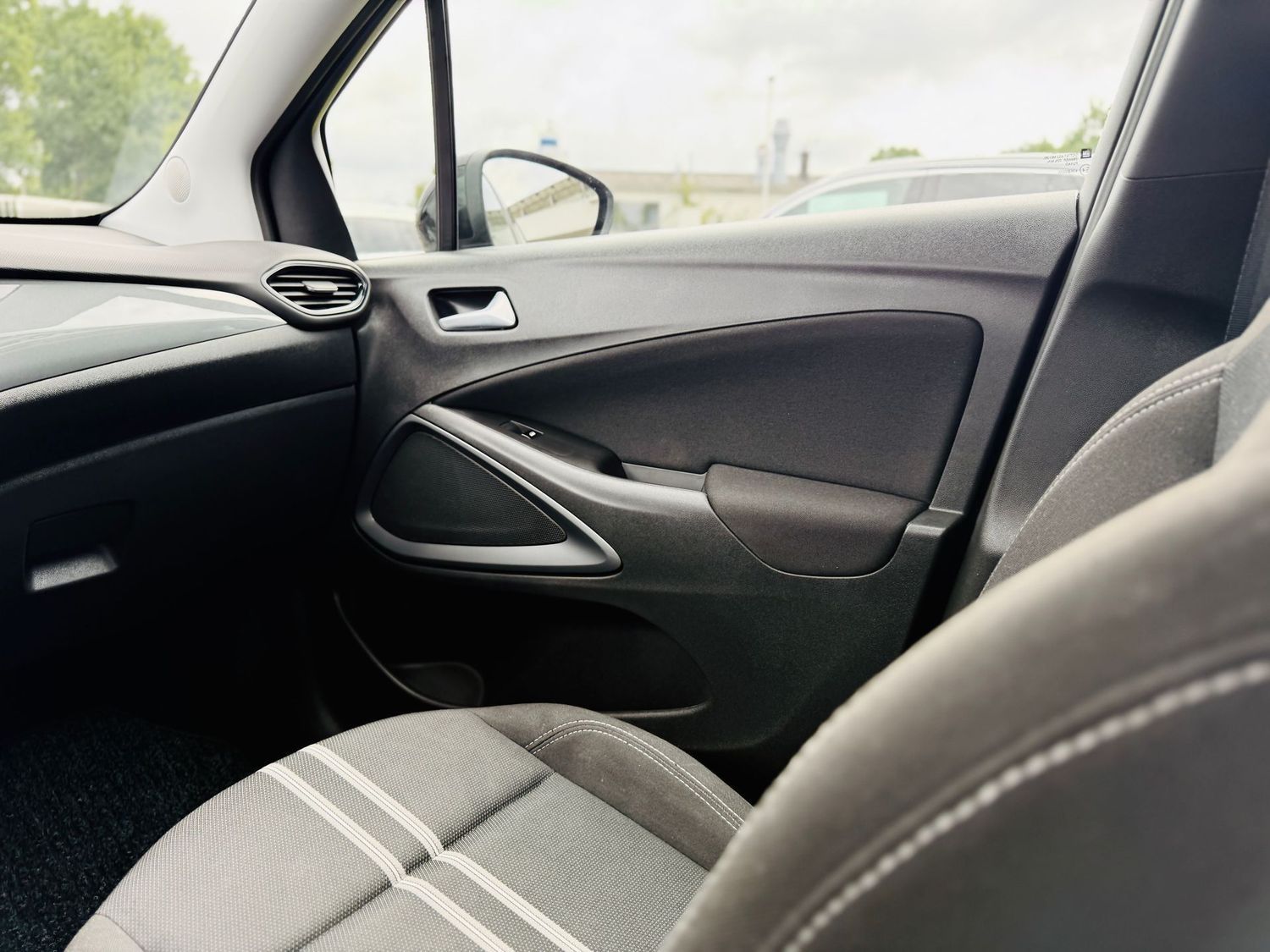 Fahrzeugabbildung Opel Crossland X 1,2 T ELEG., Navi, Panod, LED, RFK,