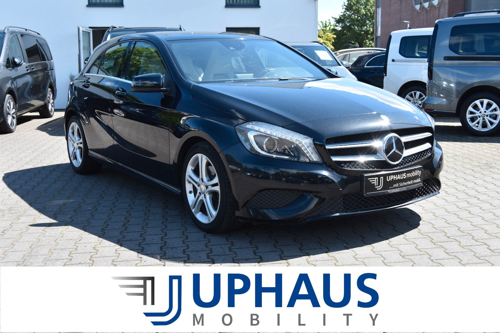 MERCEDES-BENZ A 220 4Matic LED/PANO/NAVI/LEDER/RFK