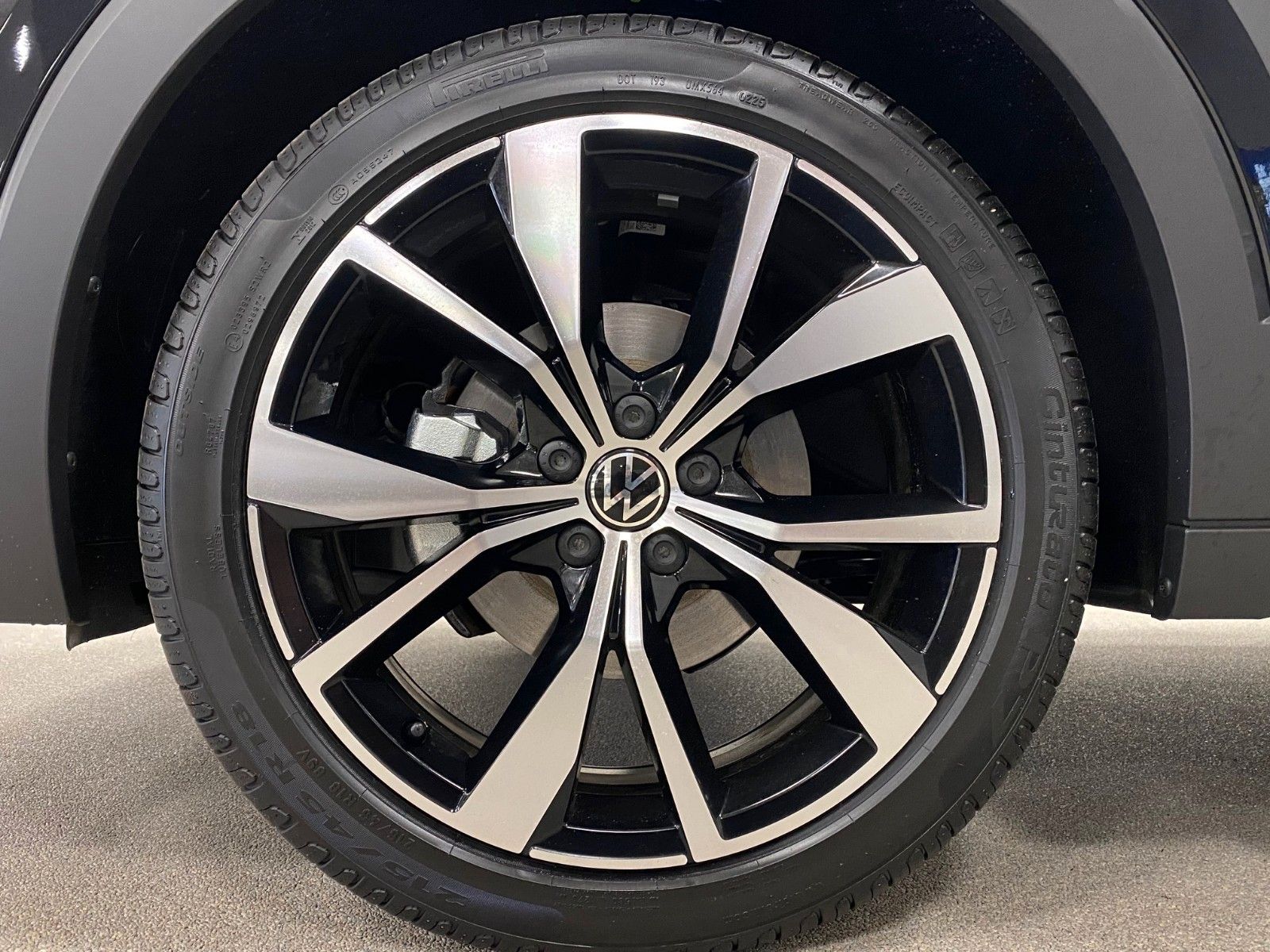 Fahrzeugabbildung Volkswagen T-Cross 1.0 TSI DSG R-Line+NAVIGATION+MATRIX+ACC