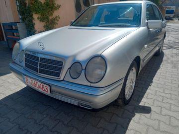Mercedes E 240 - 2