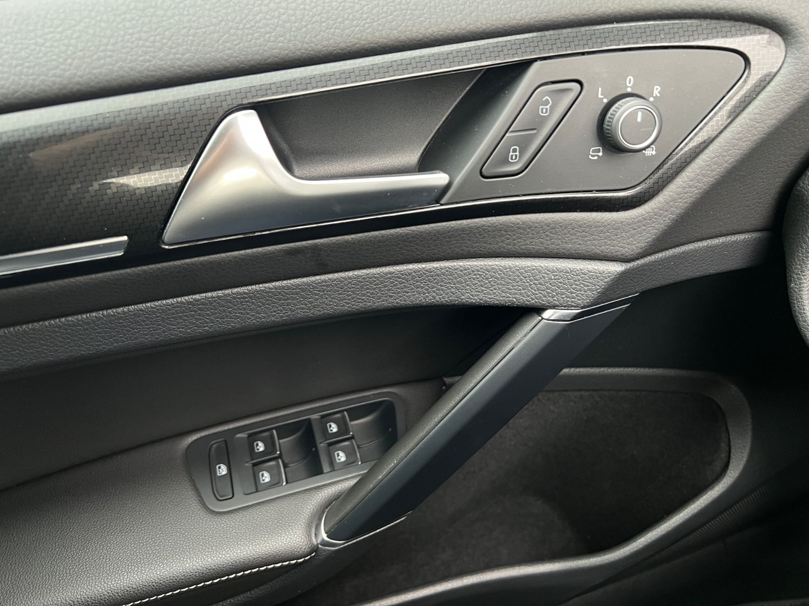 Fahrzeugabbildung Volkswagen Golf VII R 4MOTION 2.0 TSI OPF DSG *Sportauspuff