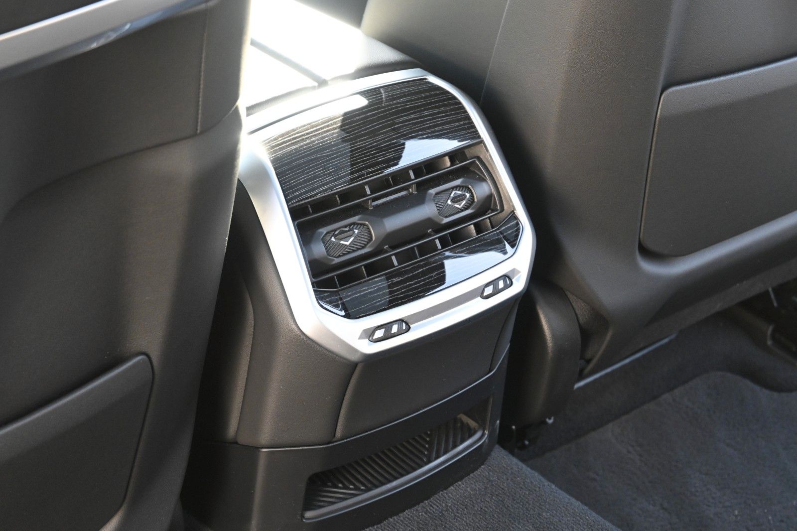 Fahrzeugabbildung BMW 740 d xDrive M Sport*PANO*Shadow*MIETKAUF