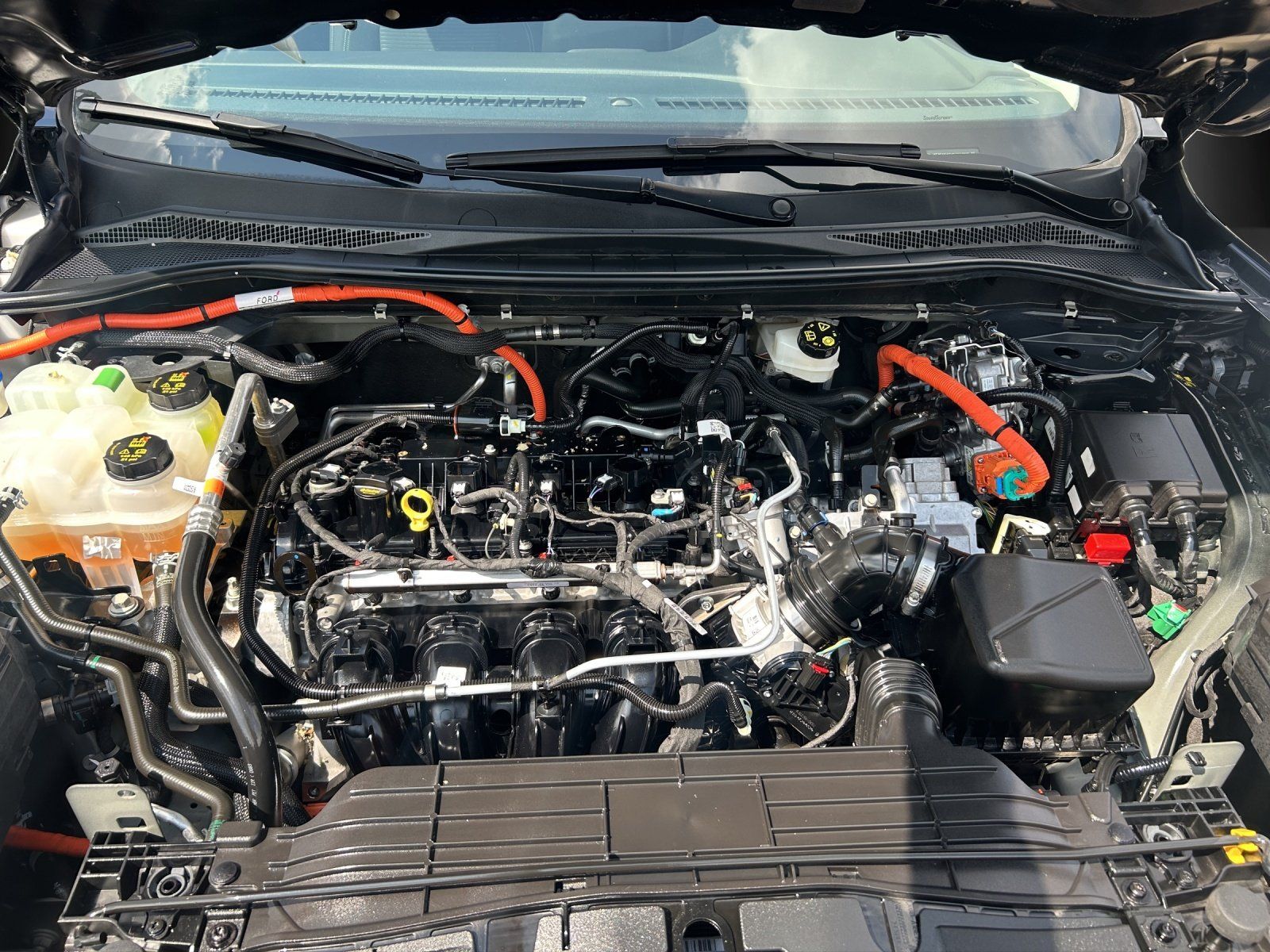Fahrzeugabbildung Ford Kuga Titanium FHEV GJR Winter Pa NAVI PDC Kamera