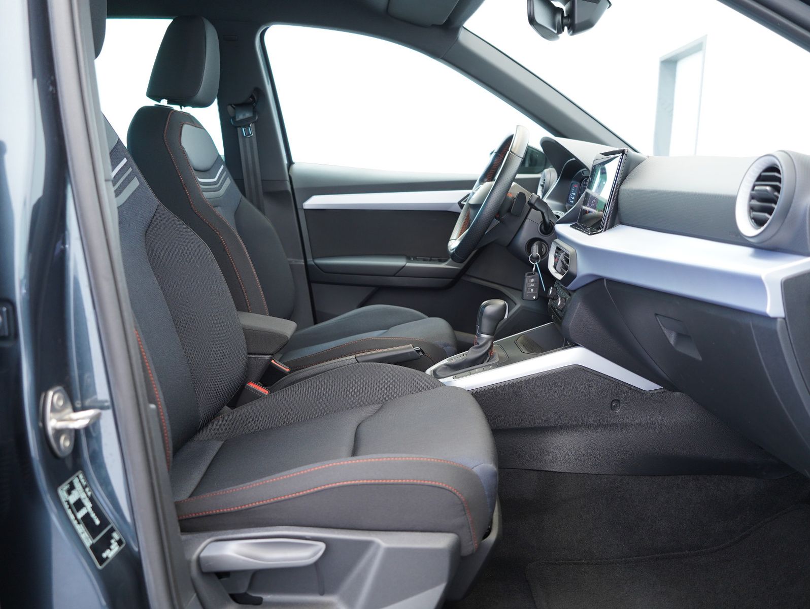 Fahrzeugabbildung SEAT Arona 1.0 TSI FR LED/ACC/KAMERA/VIRTUAL/18"