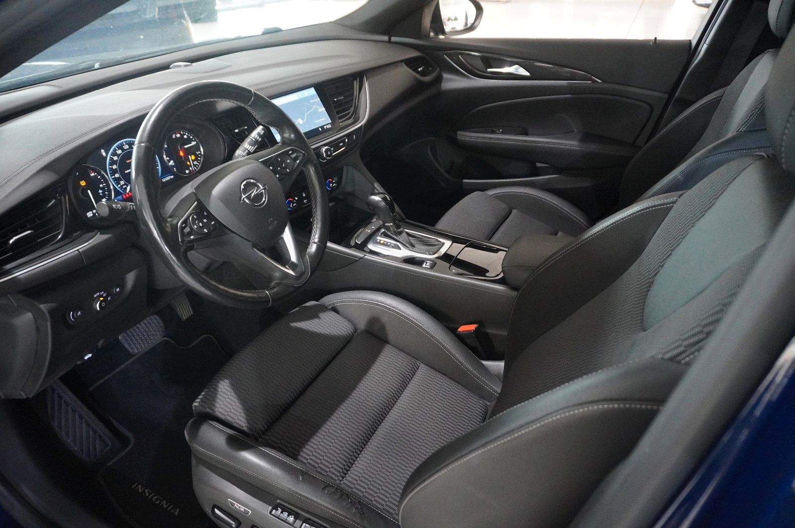 Fahrzeugabbildung Opel Insignia B ST 2.0D ELEGANCE NAVI/LED/VIRTU./AHK