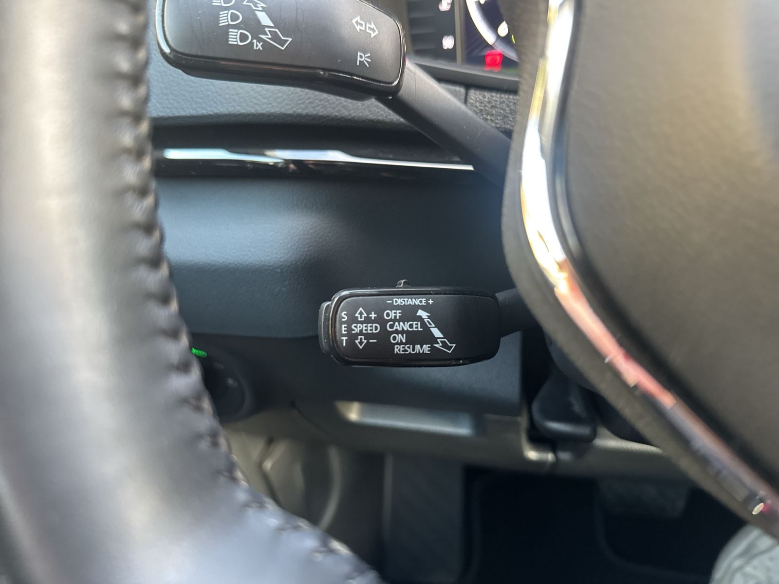 Karoq 2.0 TDI Style 4x4, AHK, PANO, Standheizung