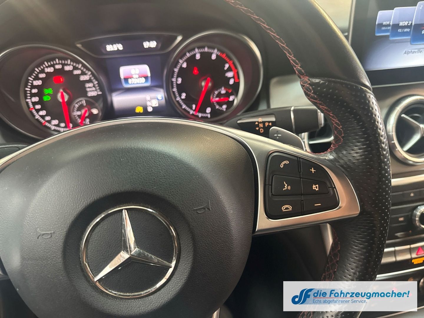 Fahrzeugabbildung Mercedes-Benz CLA 180 Shooting Brake AMG Sportpaket Navi LED *