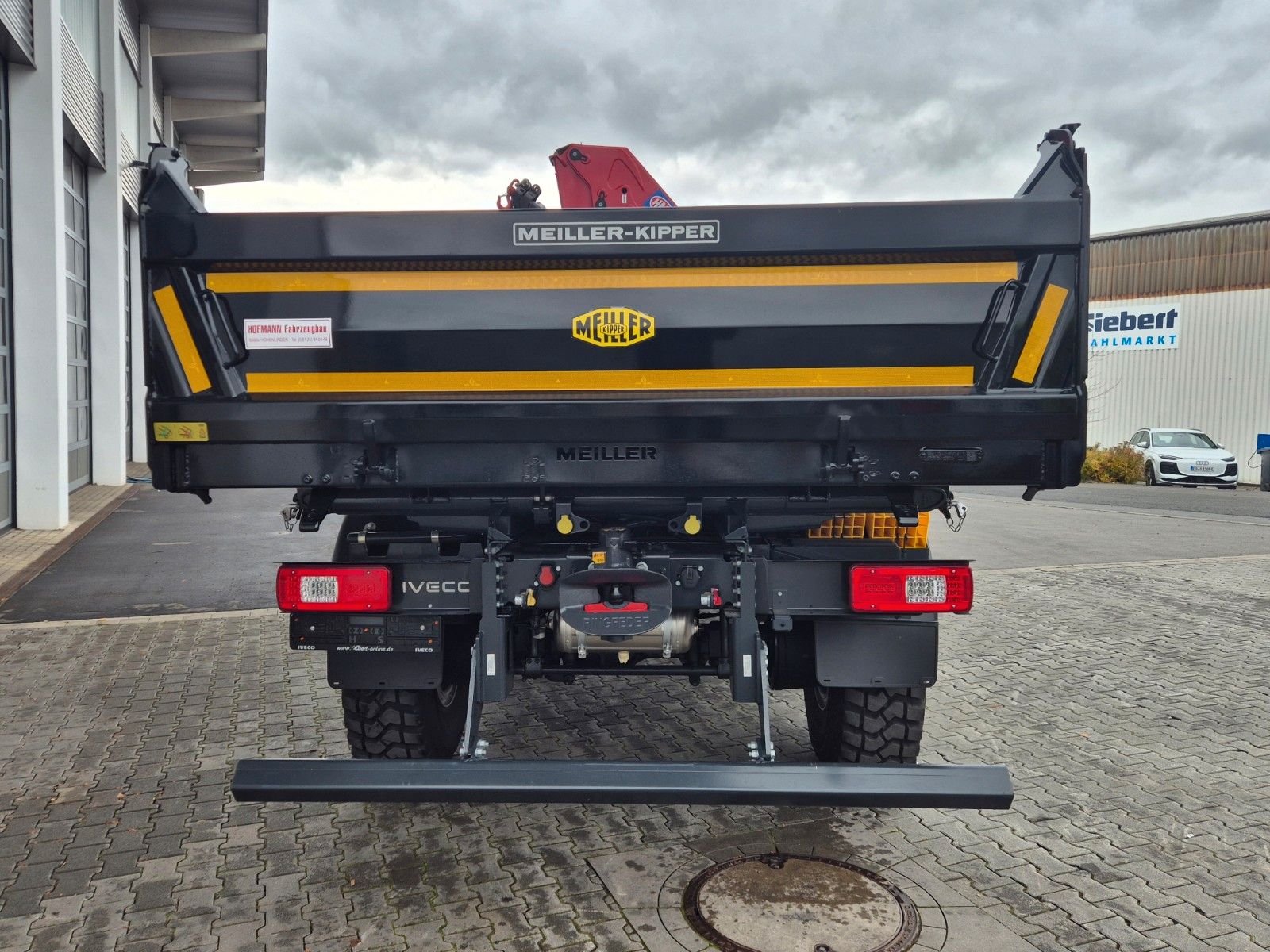 Fahrzeugabbildung Iveco Eurocargo ML150E32WS 4x4 Kran HMF 1130K Funk AHK