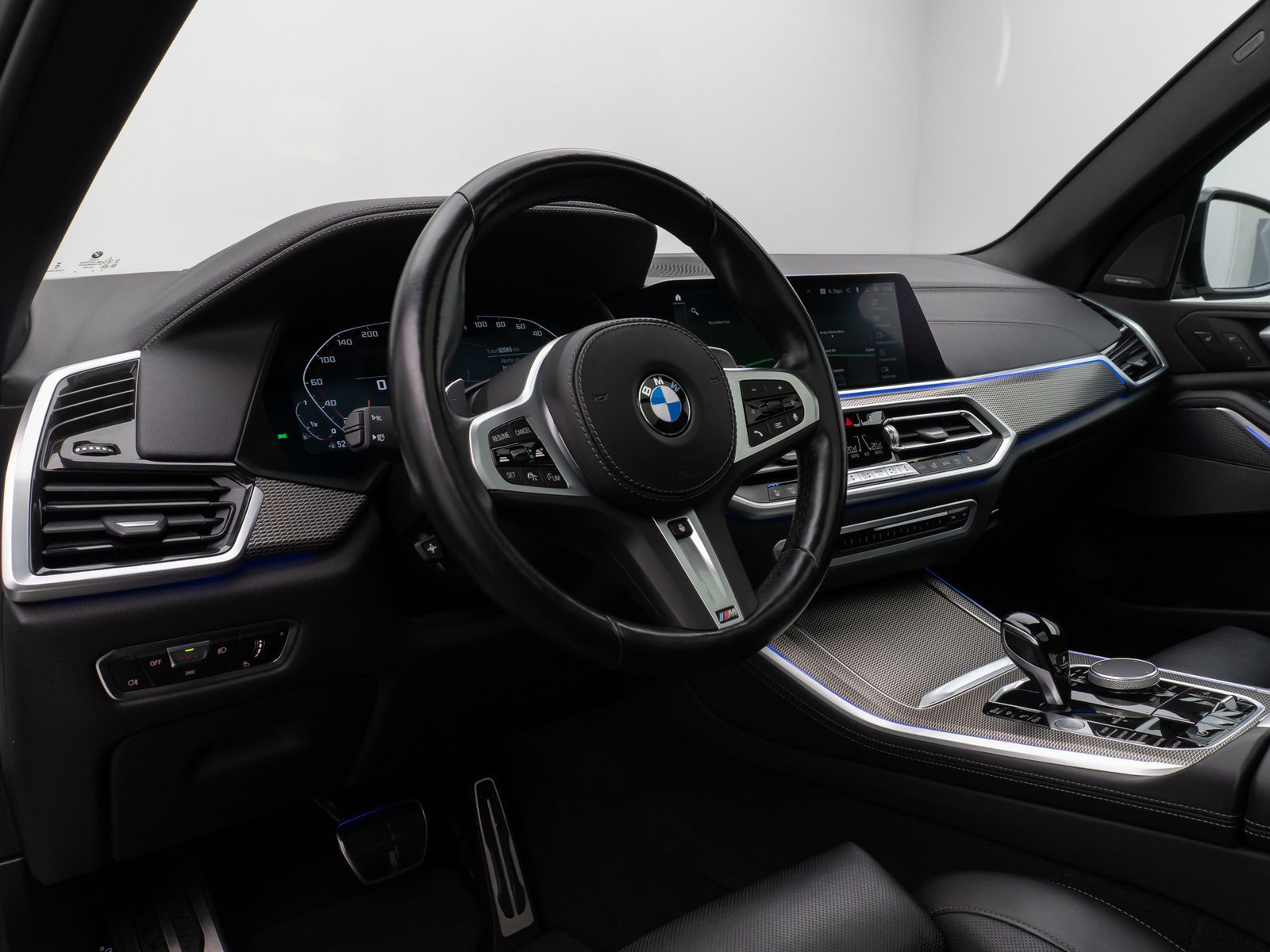 Fahrzeugabbildung BMW X5 M50i Panorama 360° HUD DAB H/K AHK Individual