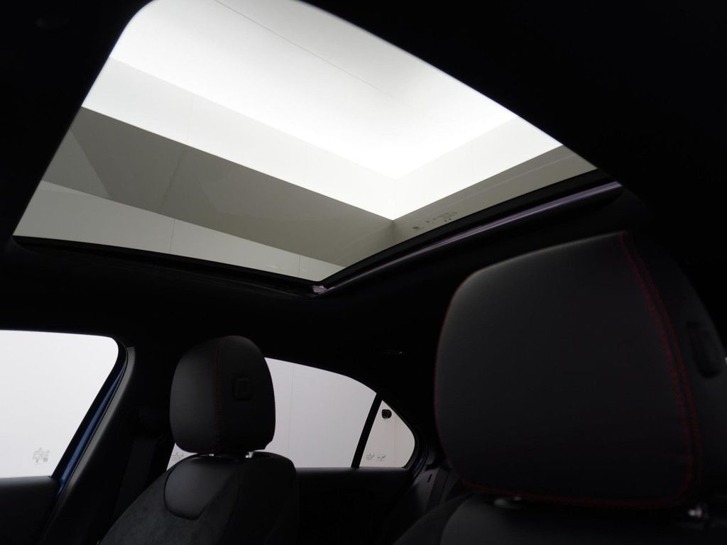 Mercedes-Benz A 180 Star Edition AMG Line | Panorama - Schiebe