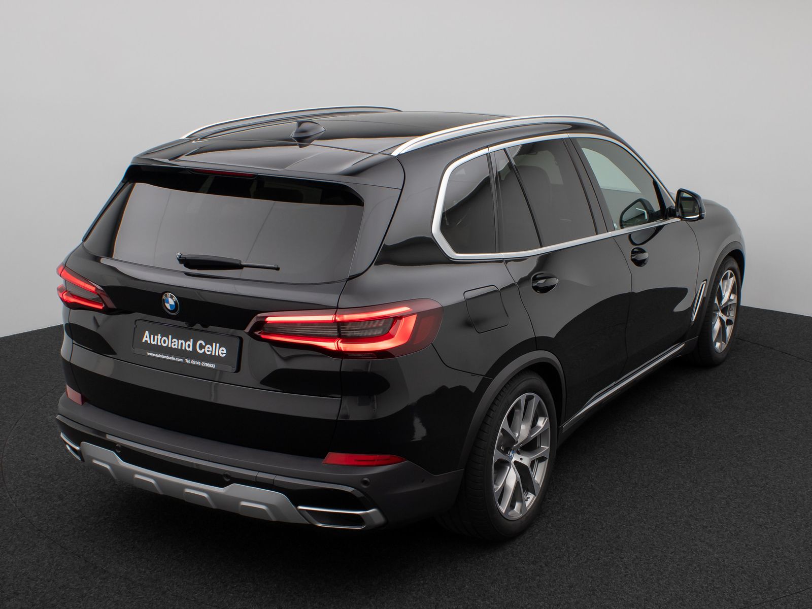 Fahrzeugabbildung BMW X5 xD45e XLine Panorama DAB H/K SoftCL AHK Sport