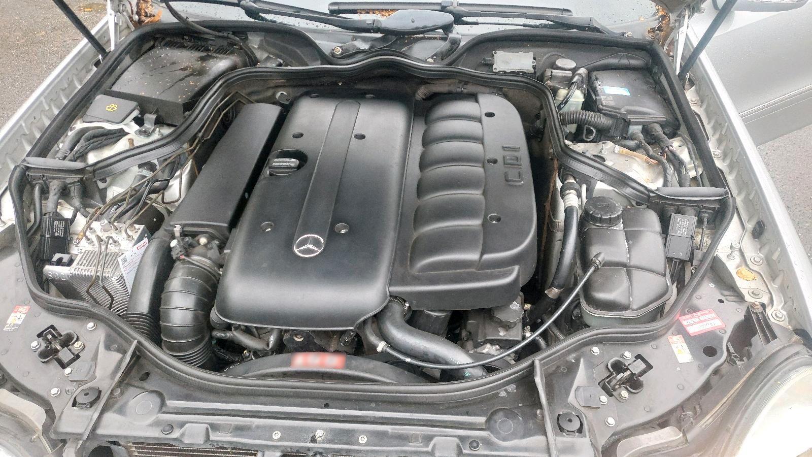 Mercedes-Benz E320 2004 — photo 10