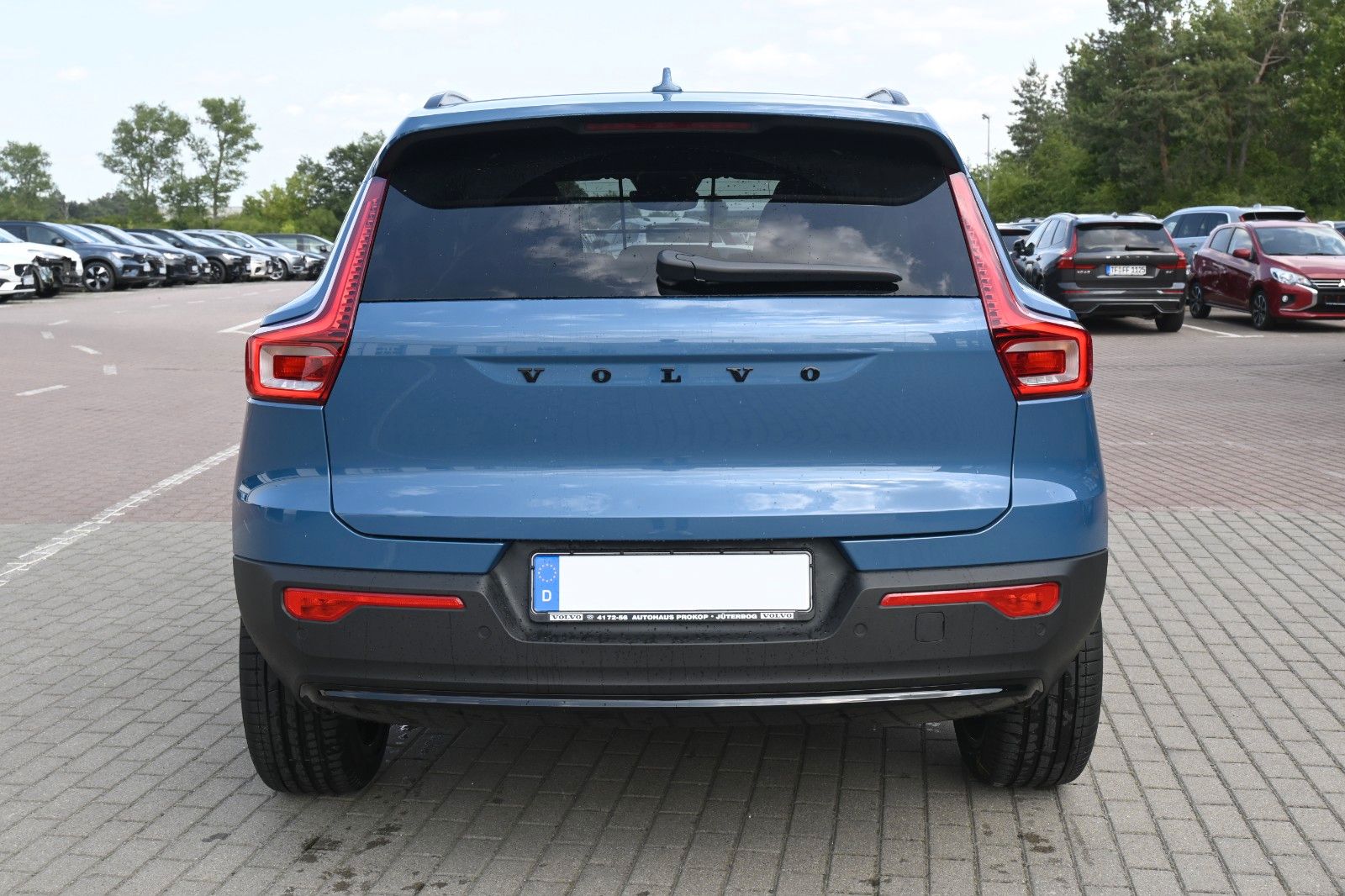 Fahrzeugabbildung Volvo XC40 B4 Black Ultra Dark*FSHZG*PANO*360°*ACC