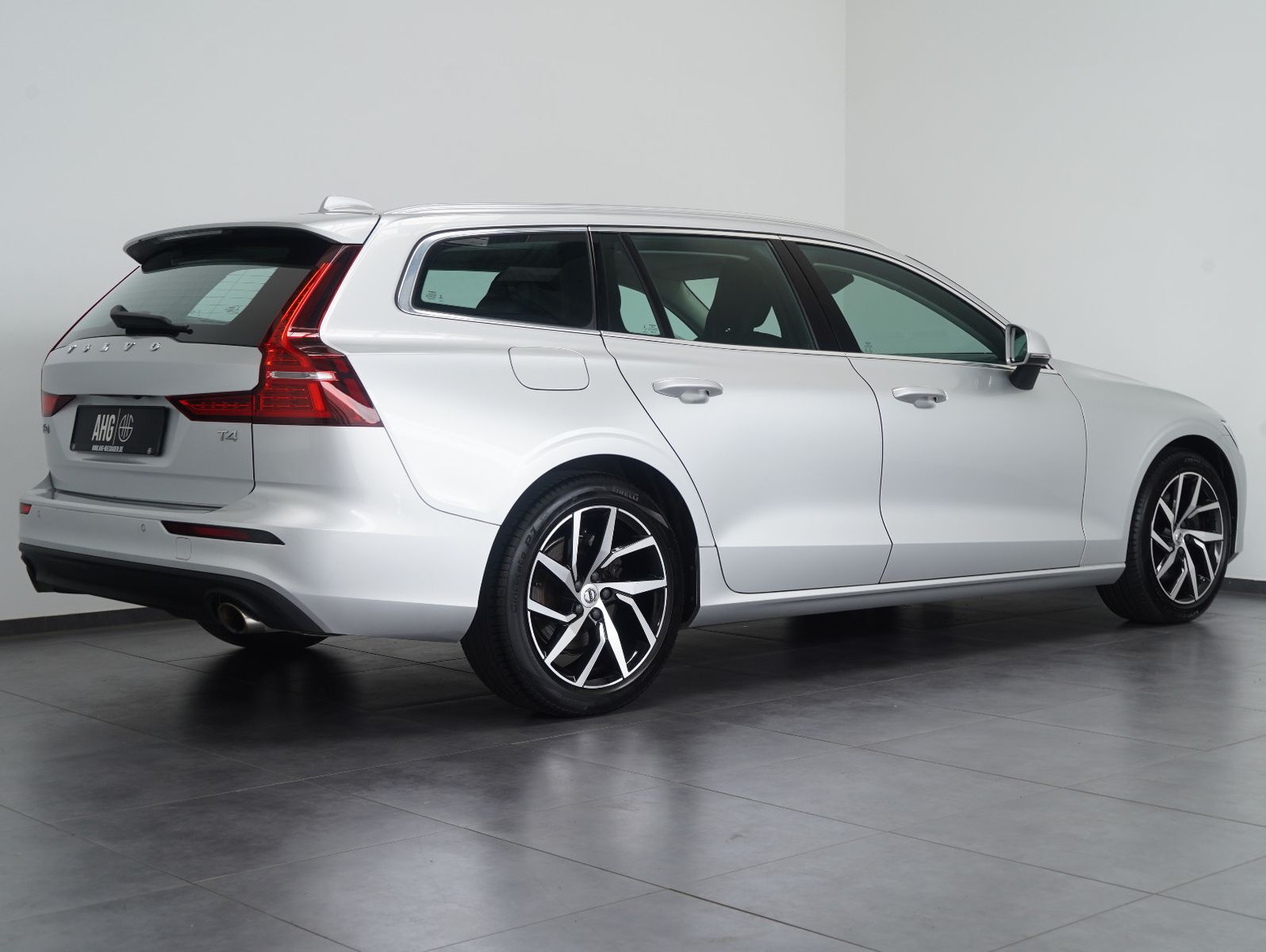 Fahrzeugabbildung Volvo V60 T4 Momentum Pro LEDER/NAVI/LED/KAMERA