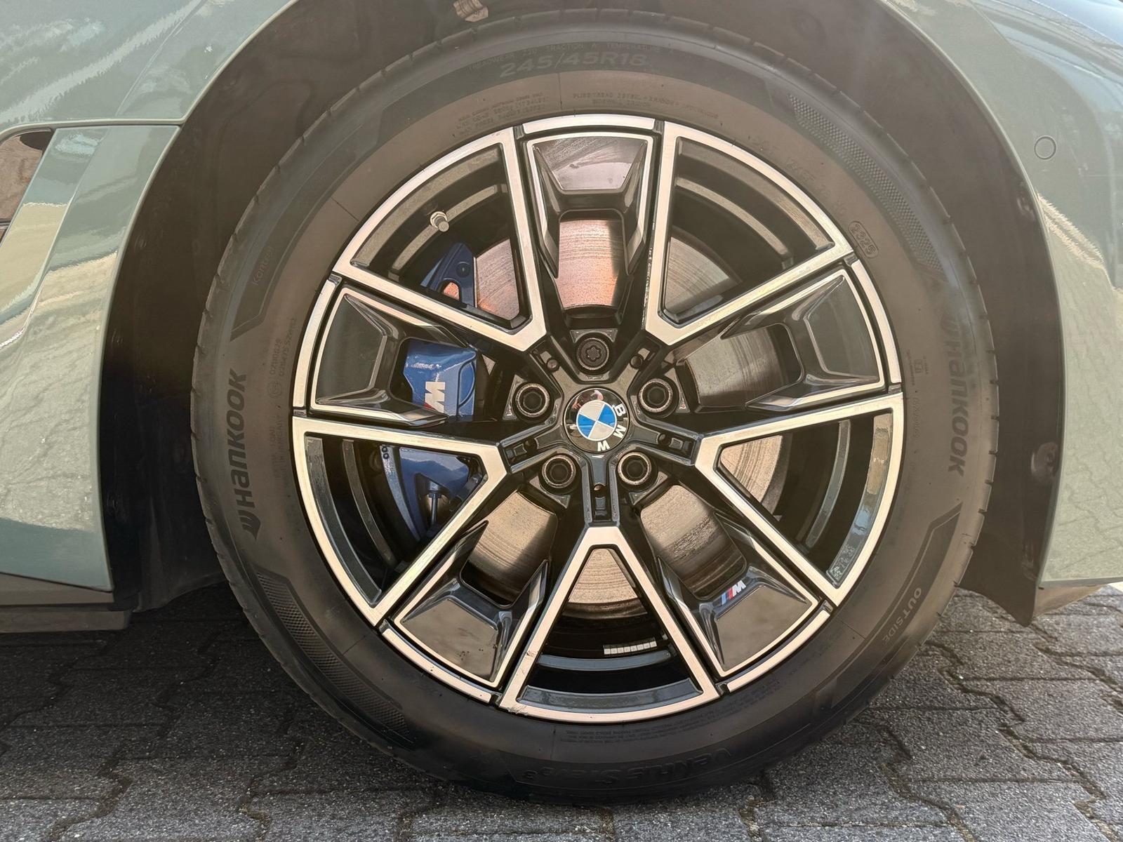 BMW i4 xDrive40 M Sport //CarbonInt. Stop&Go AHK