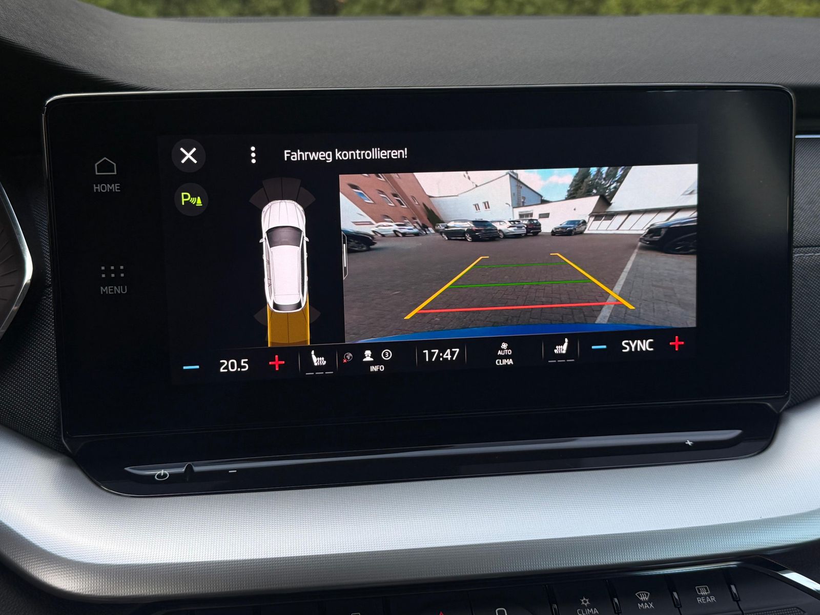 Fahrzeugabbildung SKODA Octavia 2.0 TDI DSG Style LED+KAM+SHZ+AMBI+CARPL