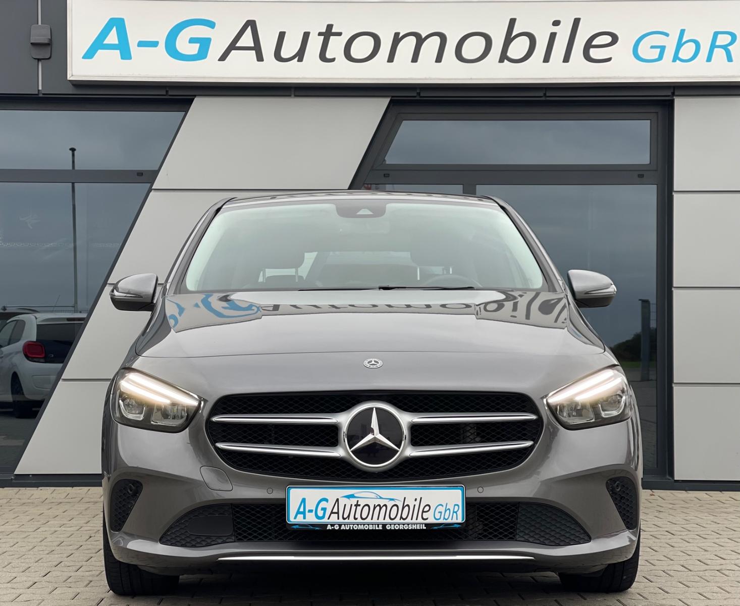 Mercedes-Benz B 180 Style Automatik NUR 46 TKM AHK LED KAMERA
