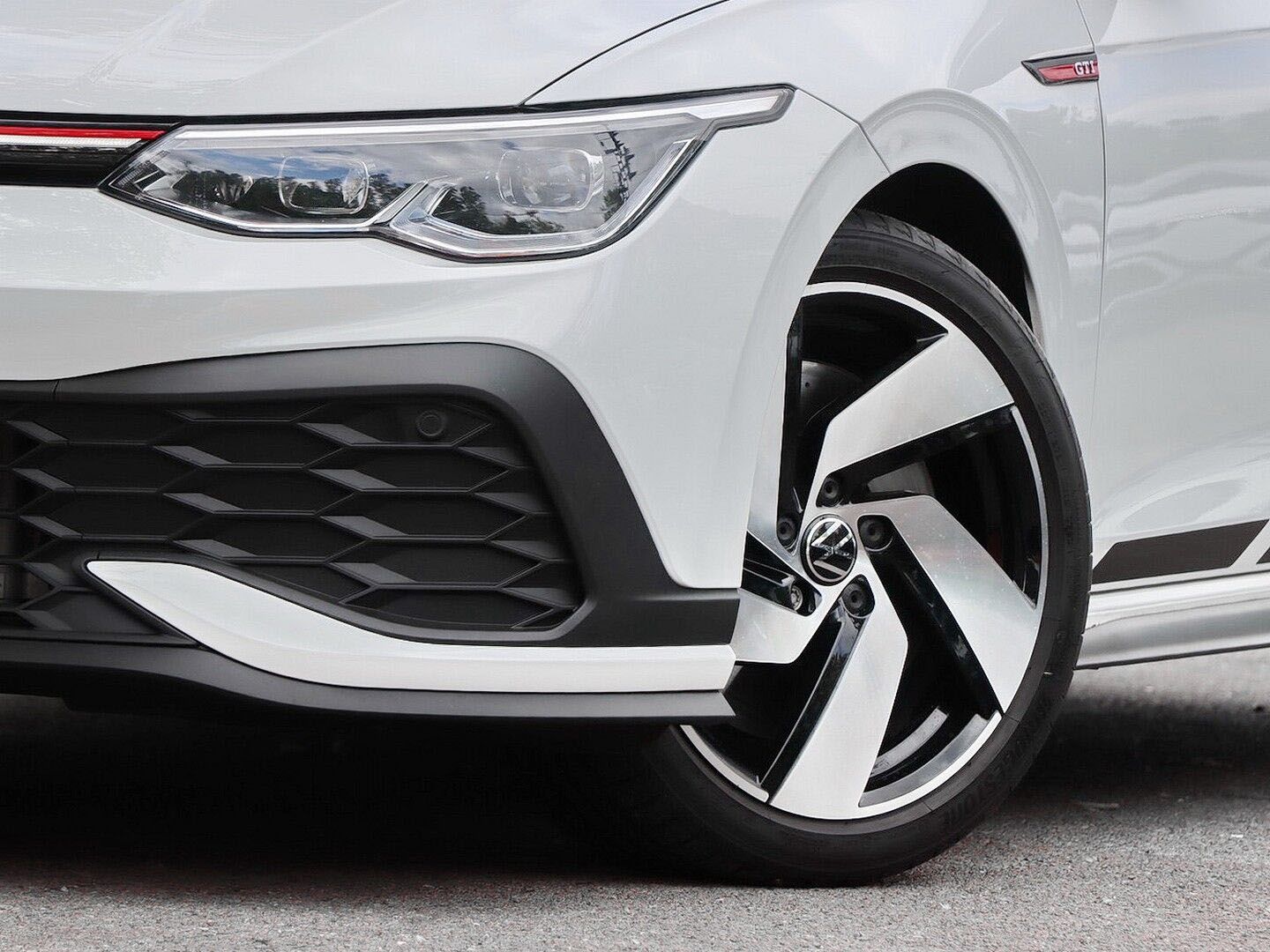 Volkswagen Golf GTI VIII Clubsport 2.0 TSI OPF DSG LED NAVI foto 3