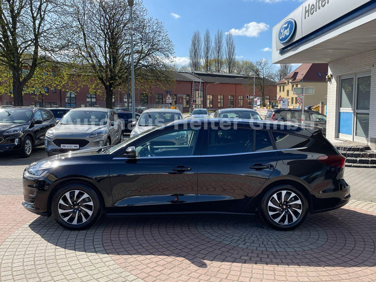 Ford Focus Turnier Titanium / SYNC 4 + Navi