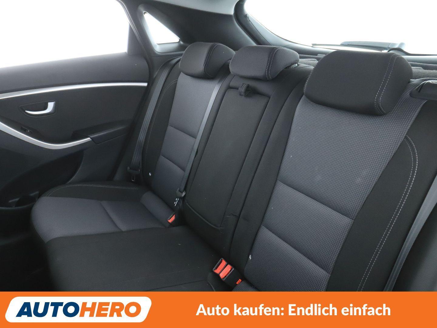Hyundai i30 1.4 Comfort *NAVI*TEMPO*PDC*SHZ*ALU*KLIMA*