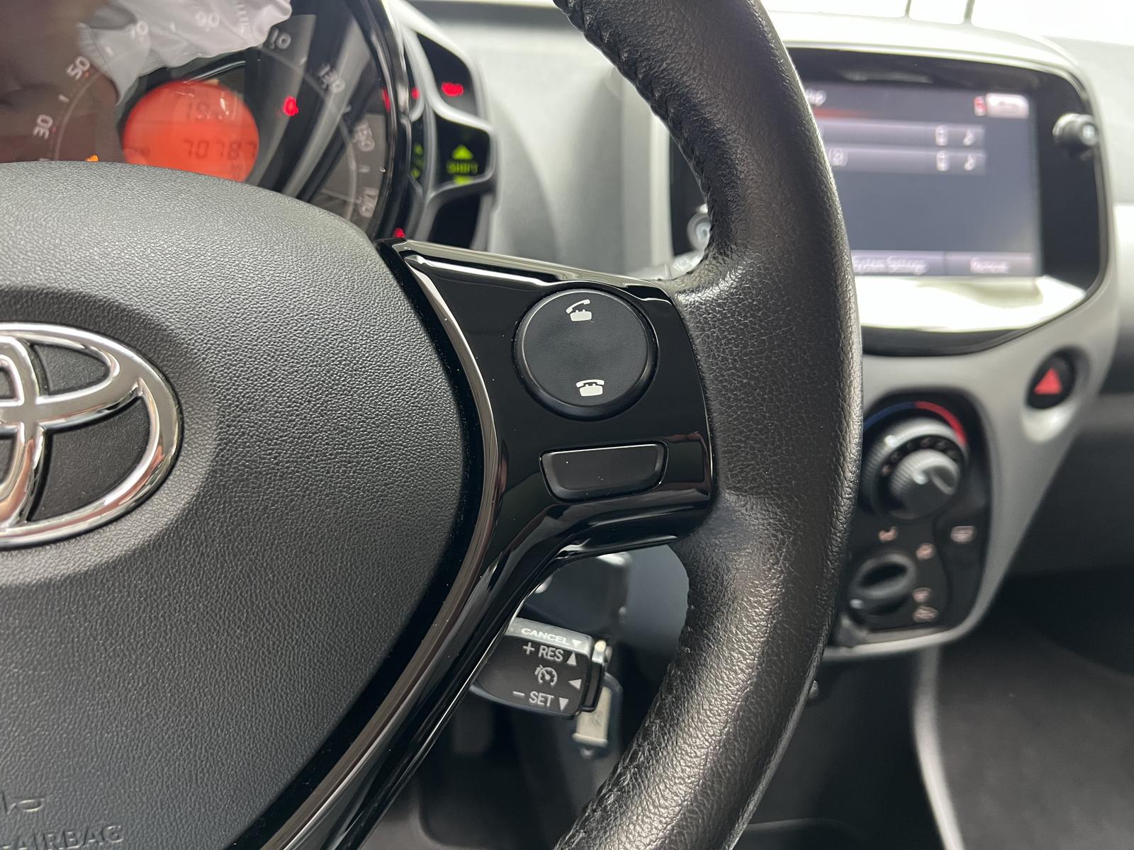 Toyota Aygo x-play connect CarPlay Klima Tempomat Touch