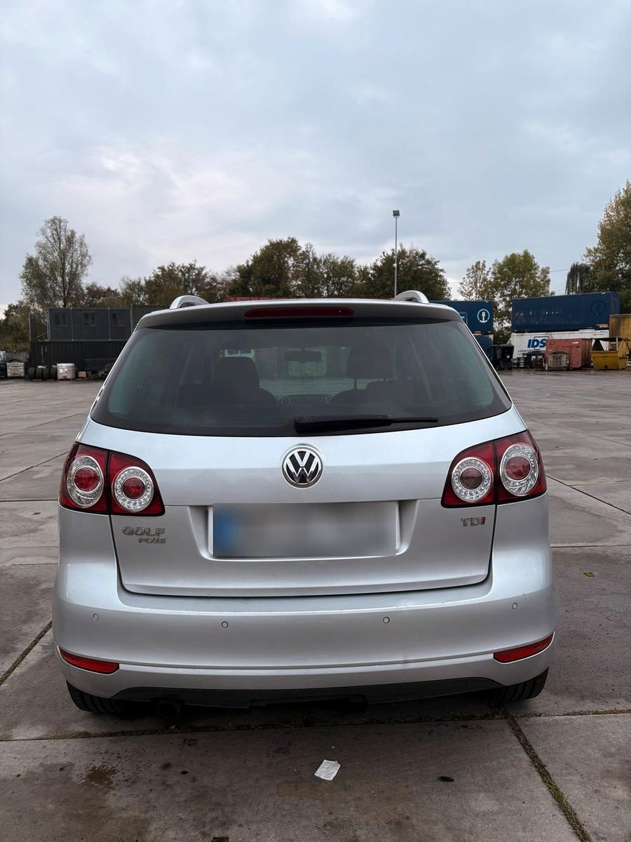 Volkswagen Golf Plus 2011 — interior