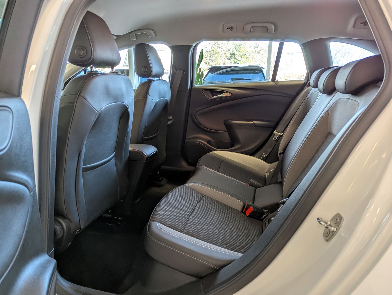 OPEL Astra 1.5 CDTI Aut. Elegance Navi LED Kamera - Image 13