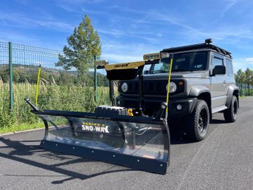 Suzuki Jimny HJ mit Schneeschild