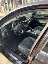 BMW 540i xDrive A - - BMW 540 mit Benzin-Antrieb: Limousine