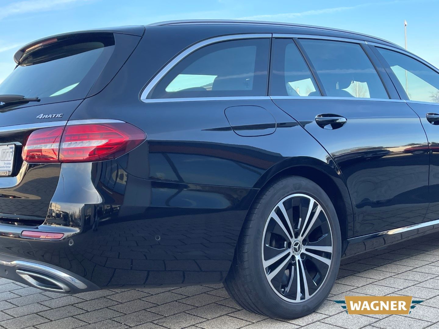 Fahrzeugabbildung Mercedes-Benz E 450 T 4Matic Multibeam LED Memory