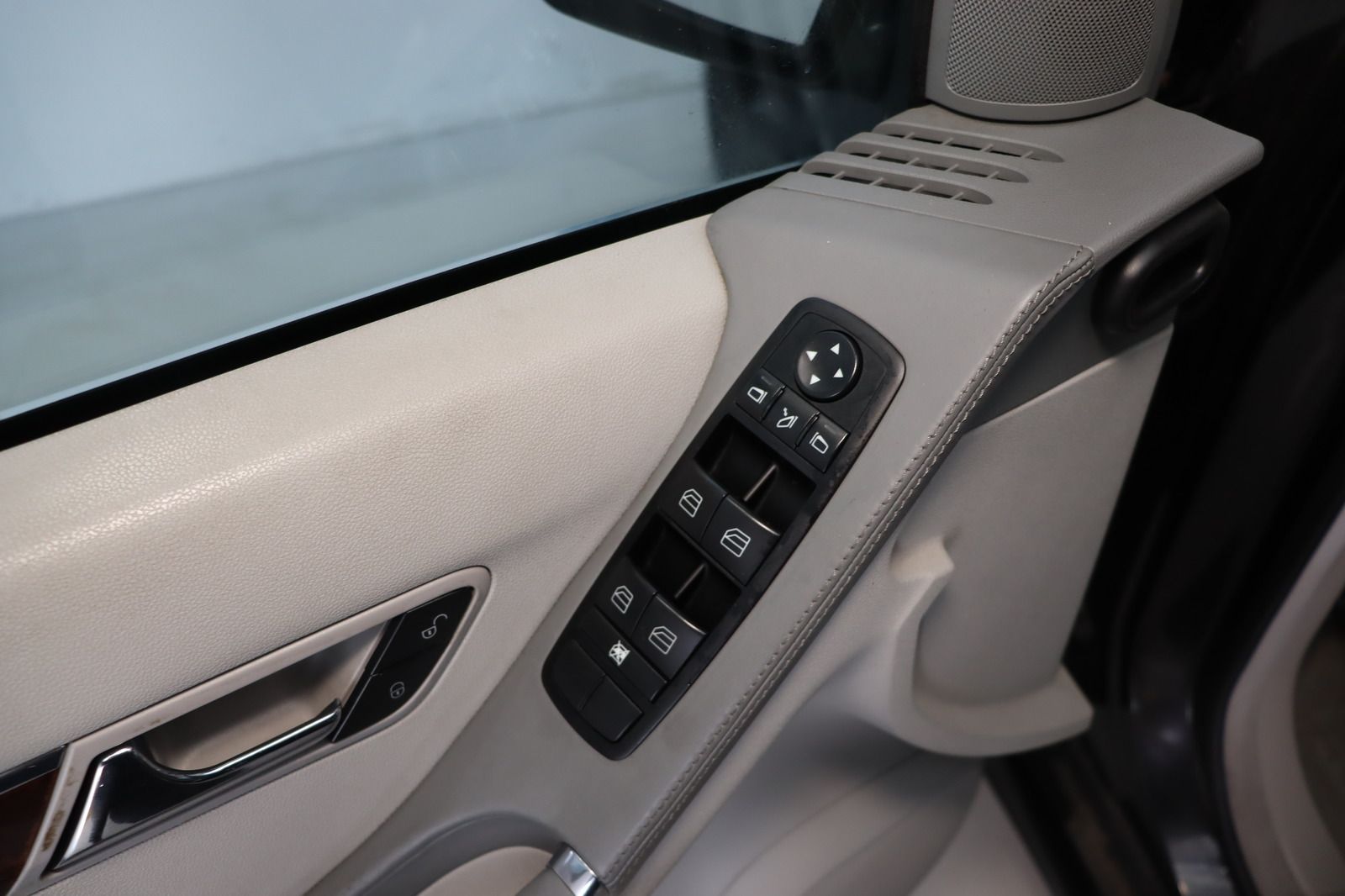 Fahrzeugabbildung Mercedes-Benz R 320 CDI 4MATIC * HUD * AHK * Navi