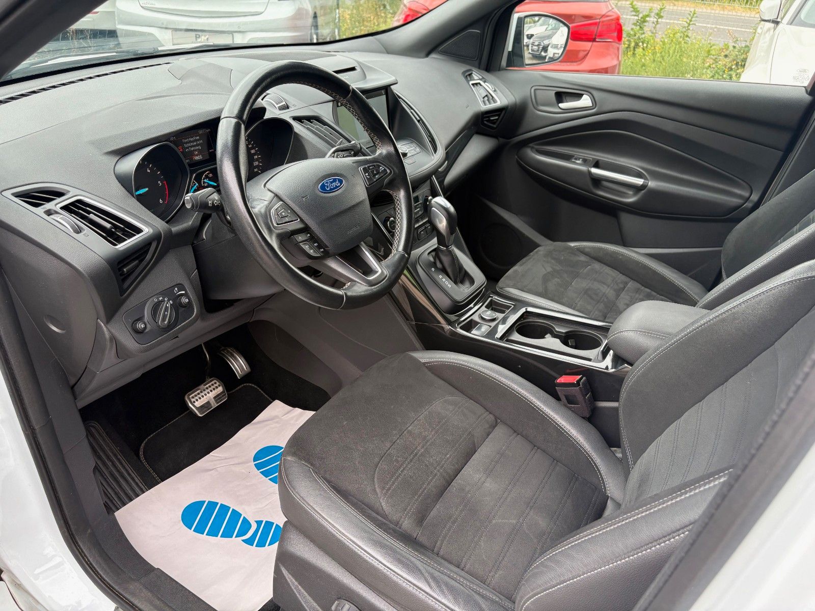 Fahrzeugabbildung Ford Kuga 2.0 TDCi 4x4 ST-Line Aut. Navi Leder Xenon