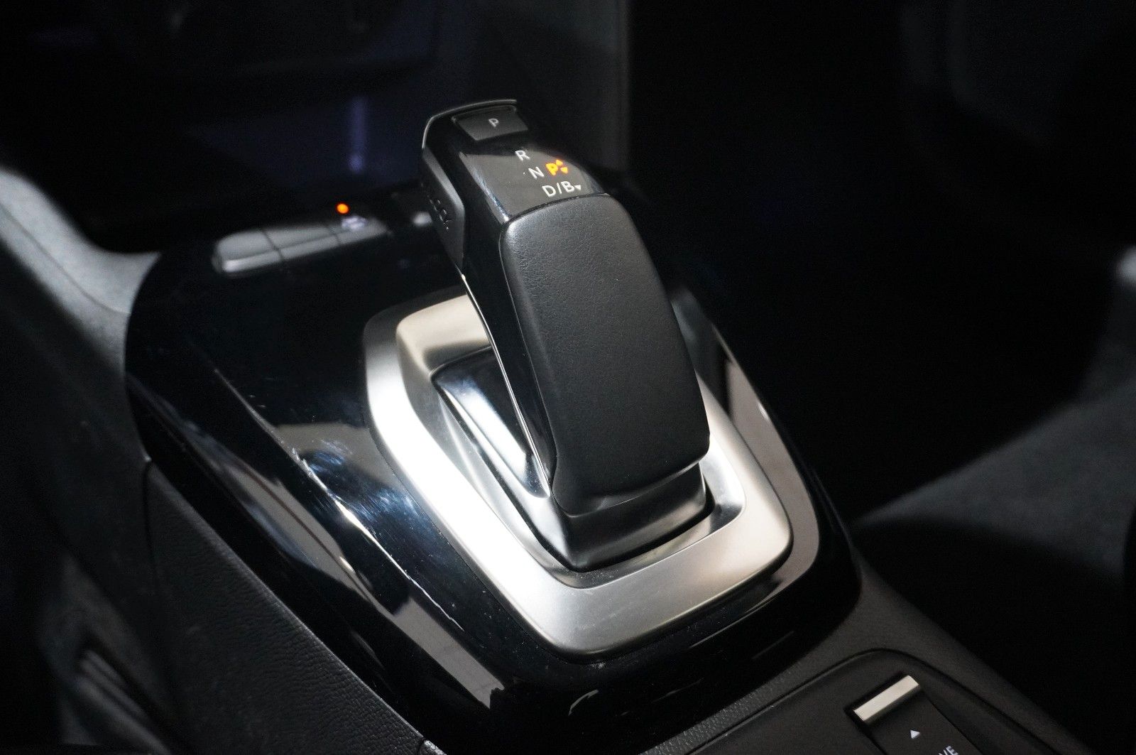 Fahrzeugabbildung Opel Corsa-e  EDITION 50kwh/7,4KW/KLIMA/ALLWETTER