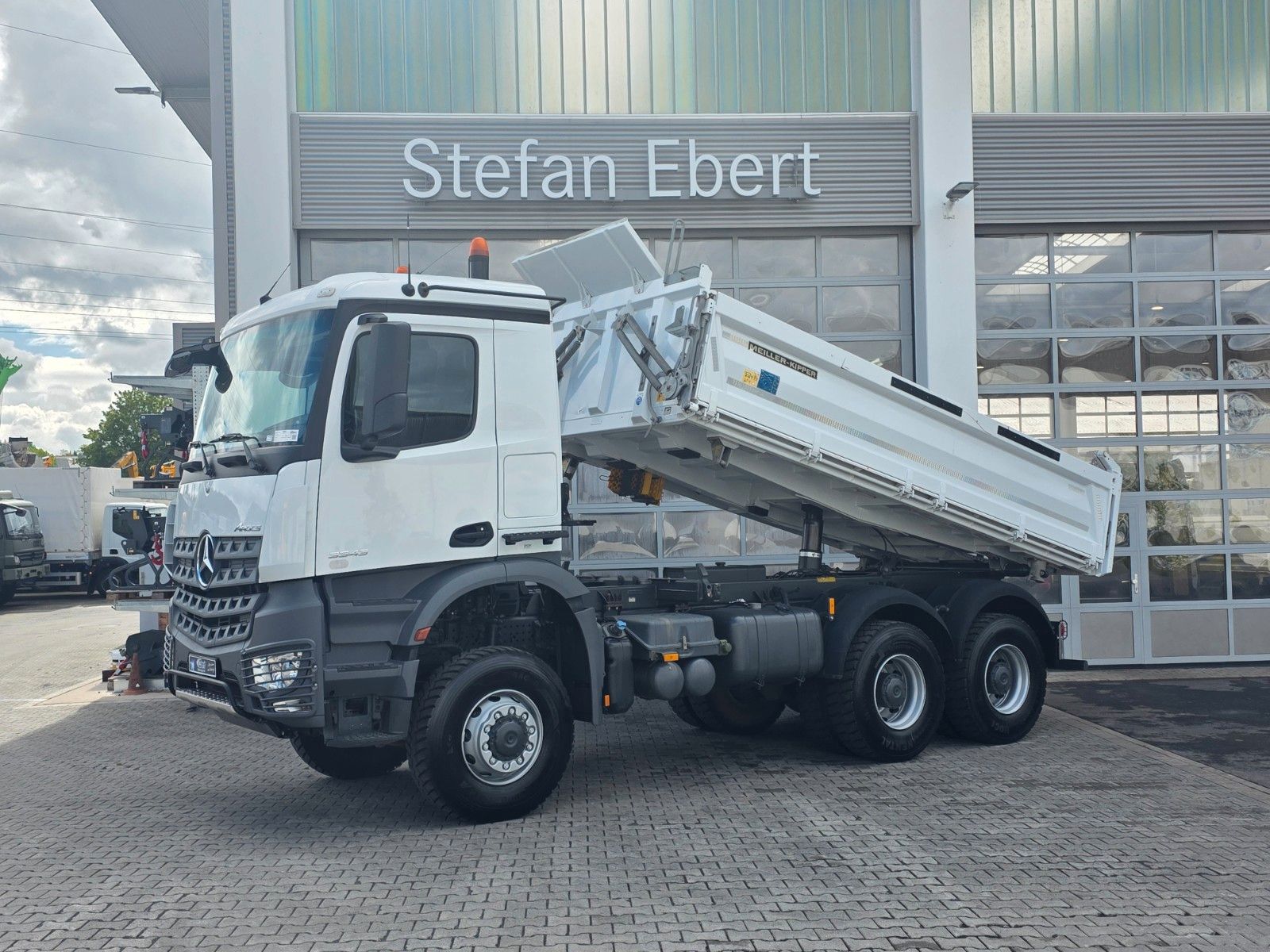 Fahrzeugabbildung Mercedes-Benz Arocs 3343 AK 6x6 Meiller