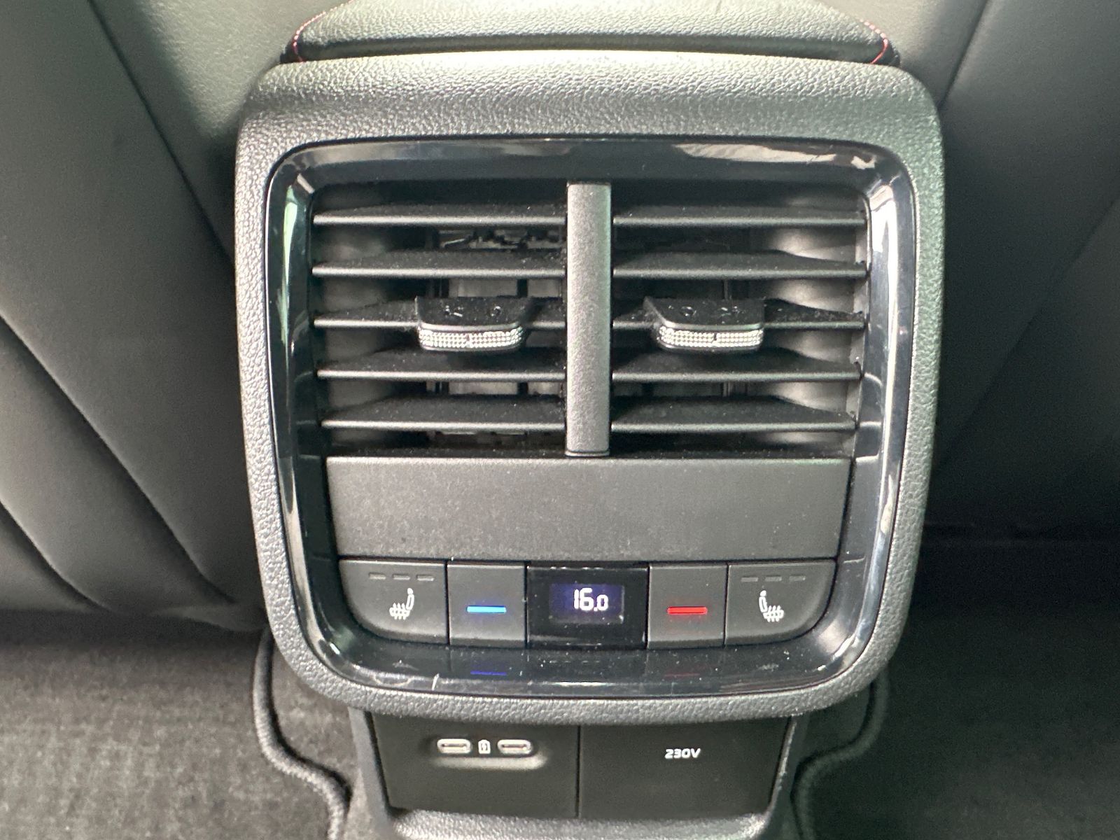 Fahrzeugabbildung SKODA Octavia Combi 2.0 TDI DSG RS Plus 4x4 NAV+MATRIX