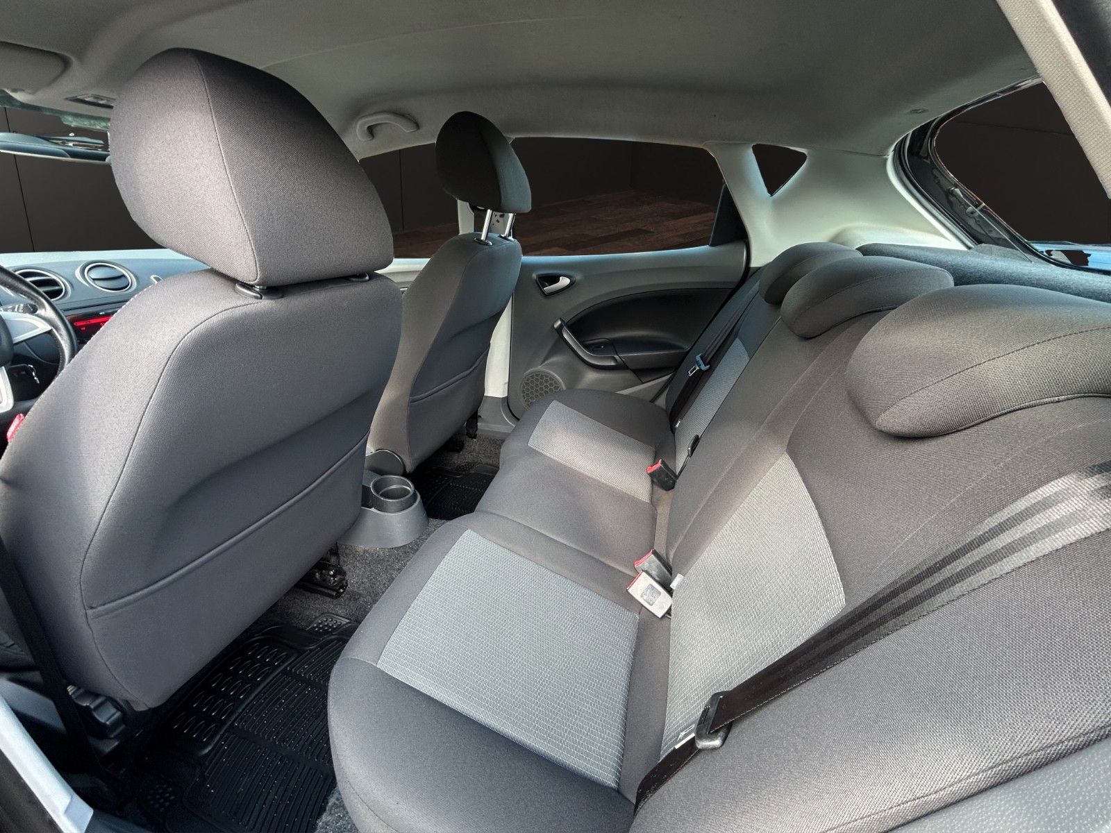 Fahrzeugabbildung SEAT Ibiza Lim. Stylance / Klimaautomatik/ 2.Hand /