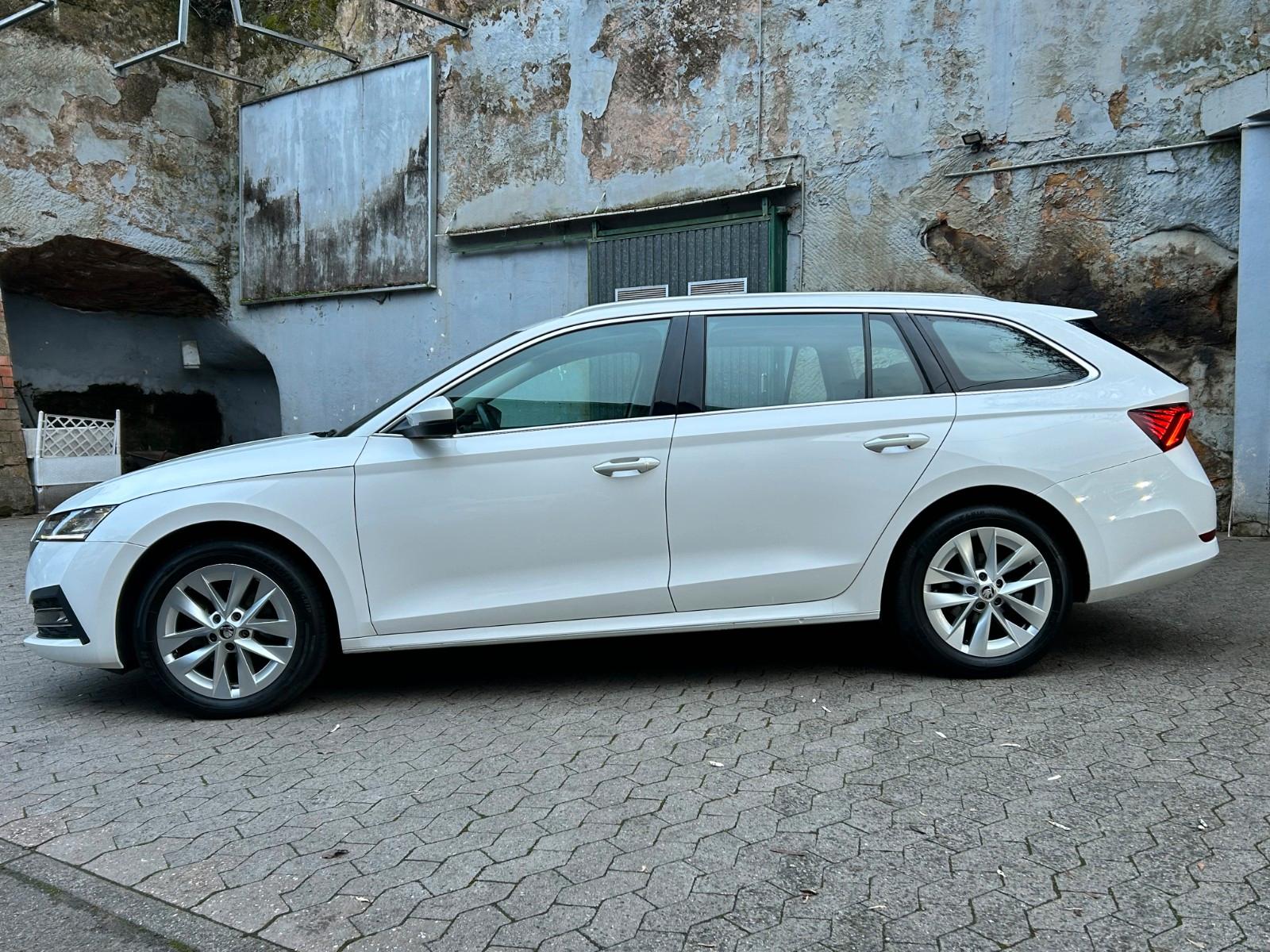 Skoda Octavia Combi Style*1.Hand*AHK*LED*Garantie*