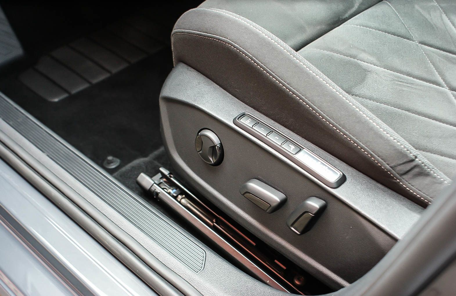 Fahrzeugabbildung Volkswagen Golf VIII 1.5 TSI ''1st EDITION'' PANORAMA VIRTU