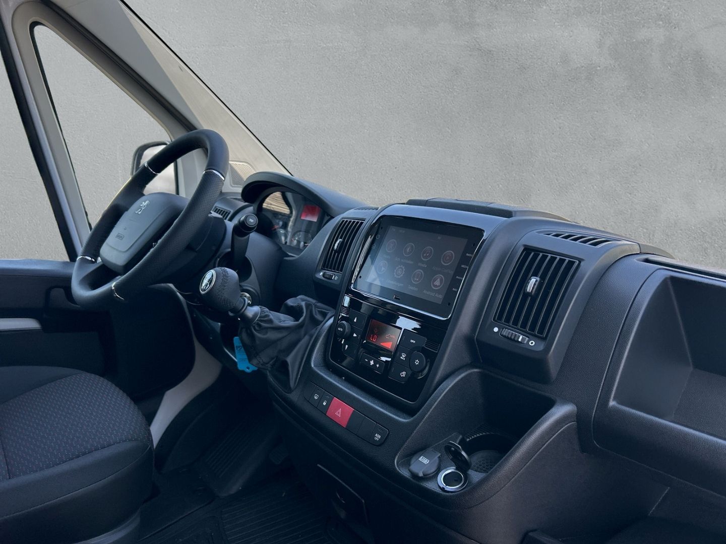 Fahrzeugabbildung Peugeot Boxer Kasten Hochraum 435 TwinCab L4H2 BlueHDi 1