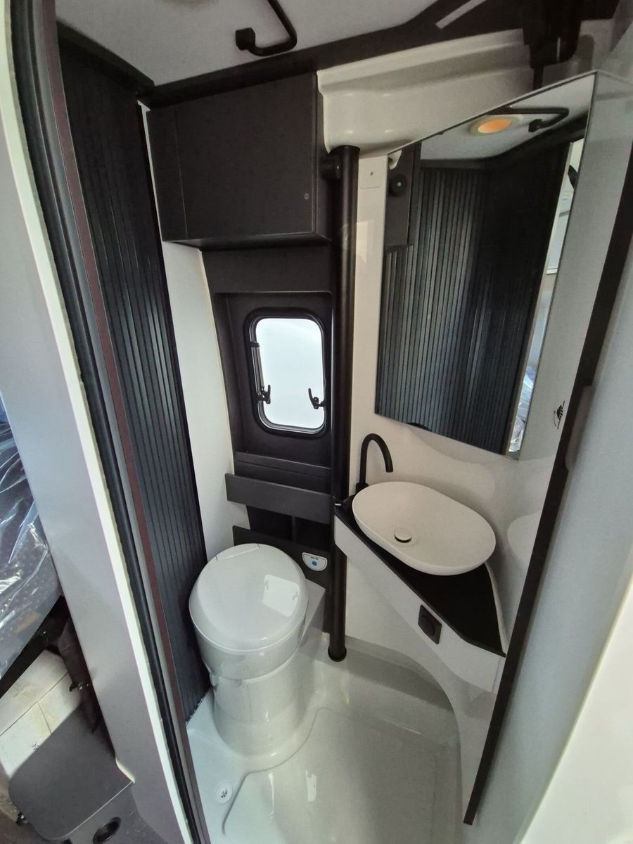 Fahrzeugabbildung Adria Twin Supreme 600 SPB Luftfeder,Dachklima,Pano