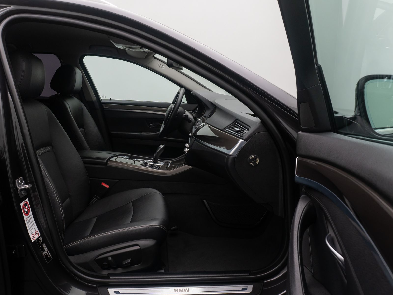 Fahrzeugabbildung BMW 530d xD Modern Line AHK HUD HiFi Leder Standheiz
