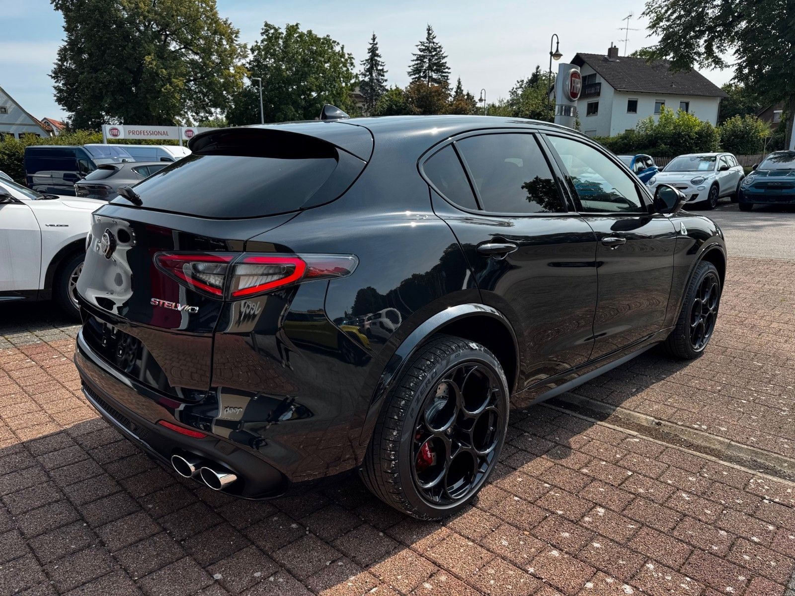 Fahrzeugabbildung Alfa Romeo Stelvio 2.9 V6 Bi-T.  Quadrifoglio NAVI ALLRAD