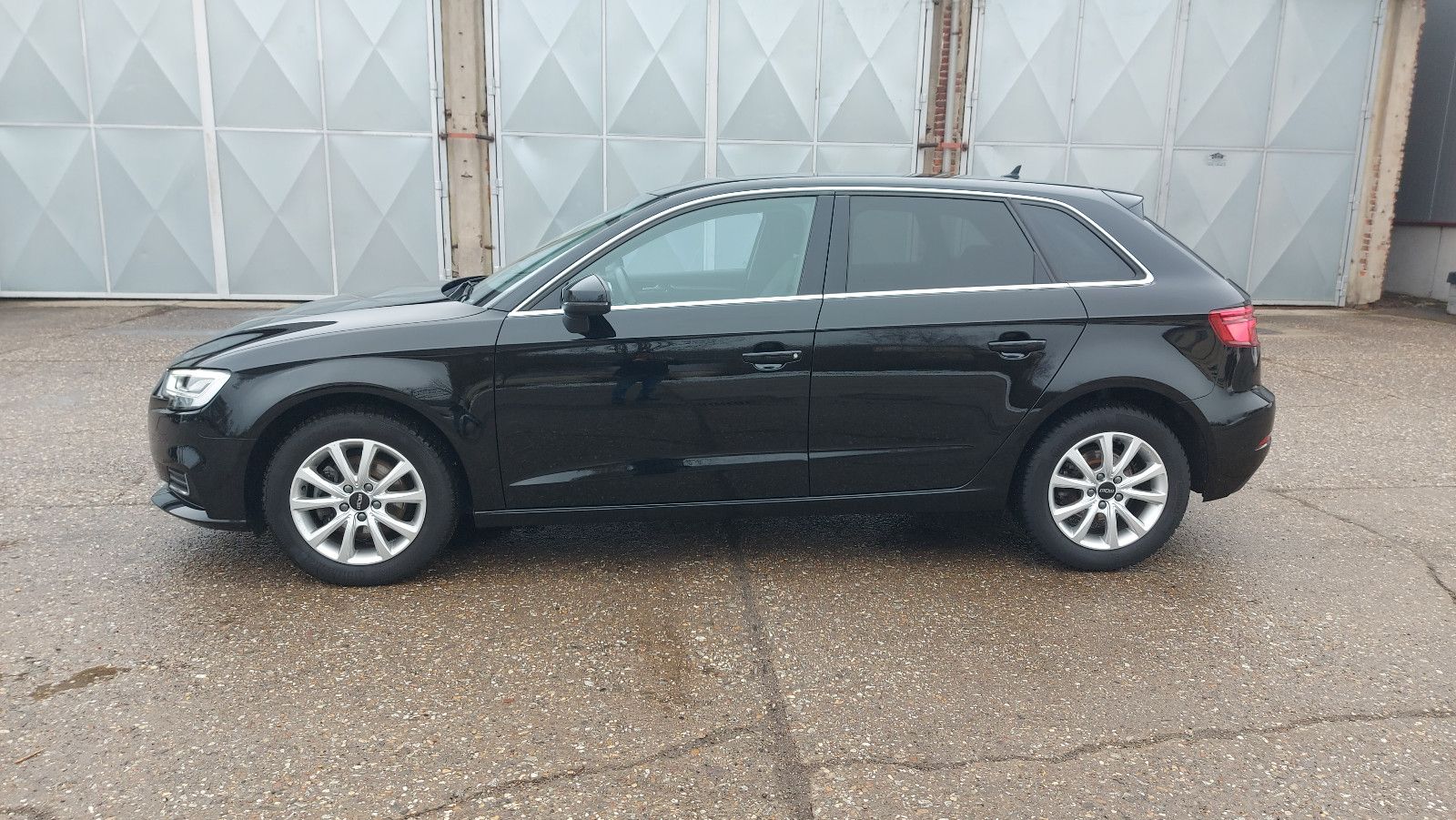 Audi A3 Sportback 35 TDI design LED SHZ Navi PDC foto 2